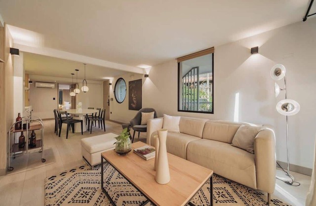 EP| Revellion 5BR Apt A/C, WorkSpace, Washer&Dryer