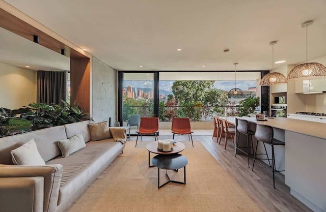 |EP| Spacious Apt W/Desk, Balcony, pool/Views