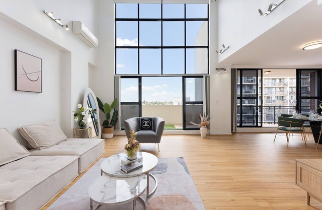Epic city view penthouse 3b near station