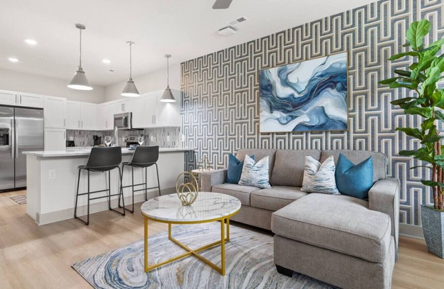 Epic Living 5 Min From Downtown