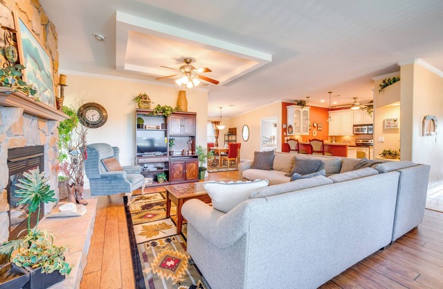 Equestrian Estate w/Over 100 Mi Horse Trails