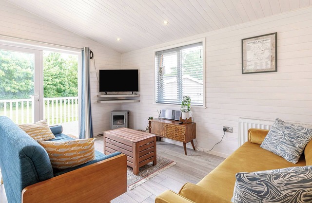 Erica Lodge is in the secluded Water View area, western side of the marina.