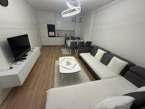 Erina Luxury Apartments - Free Parking