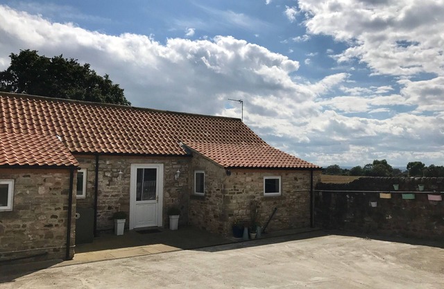 Ervine Cottage - 3 bedroom country cottage with rural views and private hot tub.