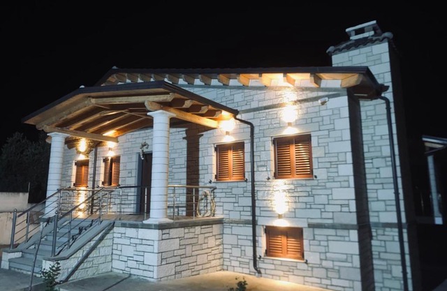 Ervis Villa