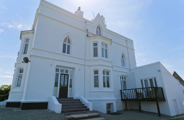 Eryl Mor - a coastal that sleeps 14 guests in 7 bedrooms