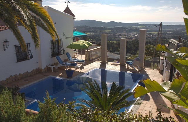 Apartment in villa. EXCLUSIVE USE OF A MAGNIFICENT SALT POOL.