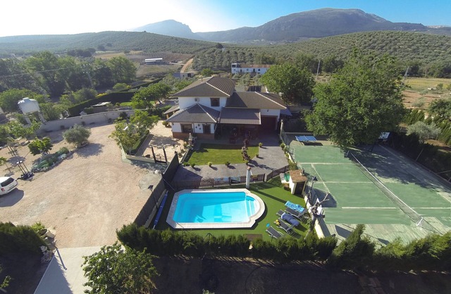 Rated as a small luxury hotel. Excellent location and easy access.