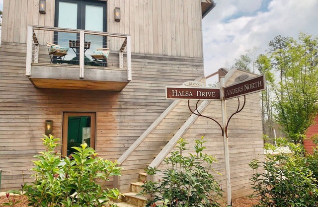 Escape + Enjoy Wellness in Serenbe - Pets Welcome + Golf Cart