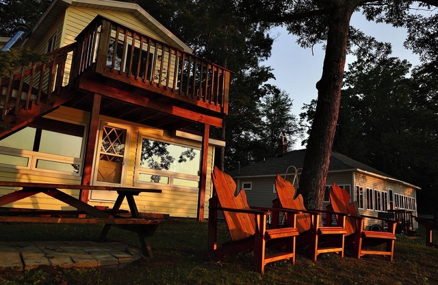 Escape to a cozy cottage on Ausable Lake, in Lupton, Michigan!