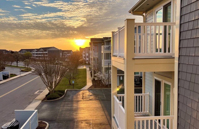 Escape to Elegance: Heron Harbor Condo, Your Bayside Retreat