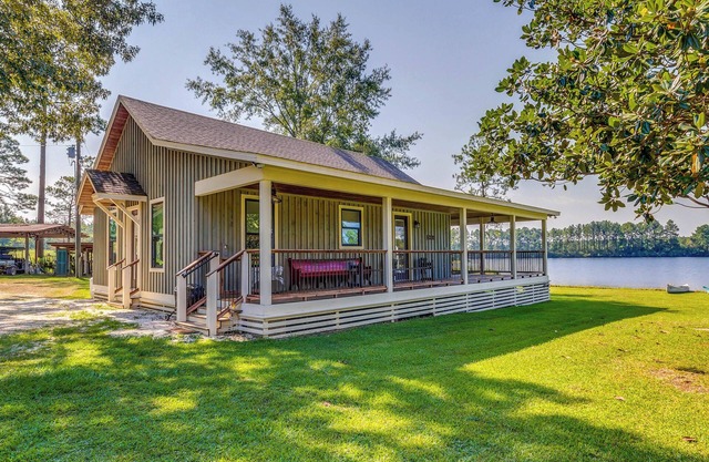 Escape to Nature: Lakefront Jay Cottage w/Views!