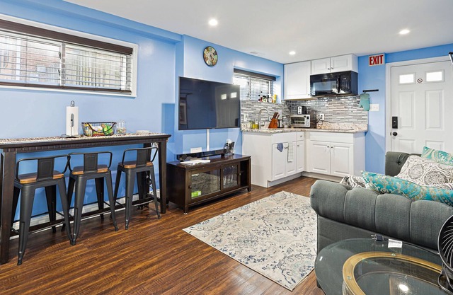 Escape to our Cozy 2 Bed Rm Unit in Alexandria, VA