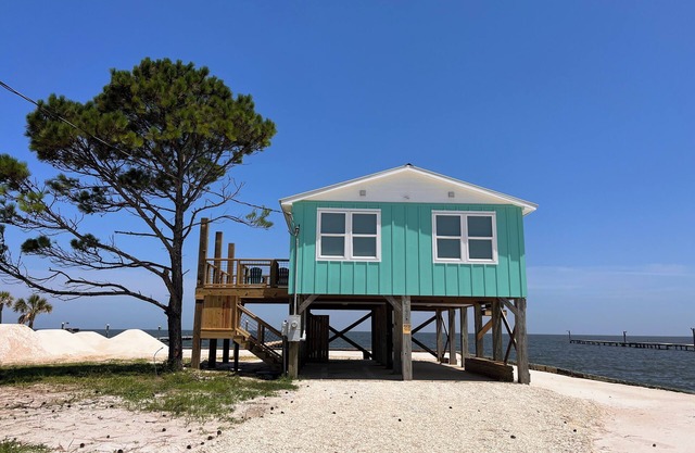 Escape to Pelican's Perch on Mobile Bay w/Beach & Pier! Great Golfing Nearby!