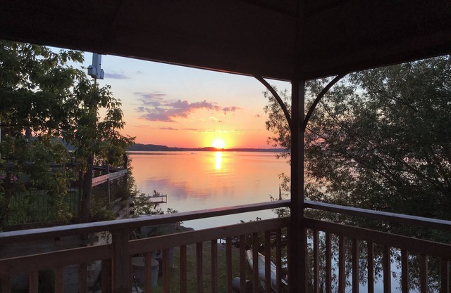 Escape to Rice Lake! Lake Front Cottage Bailieboro, Ontario Discover Bailieboro!