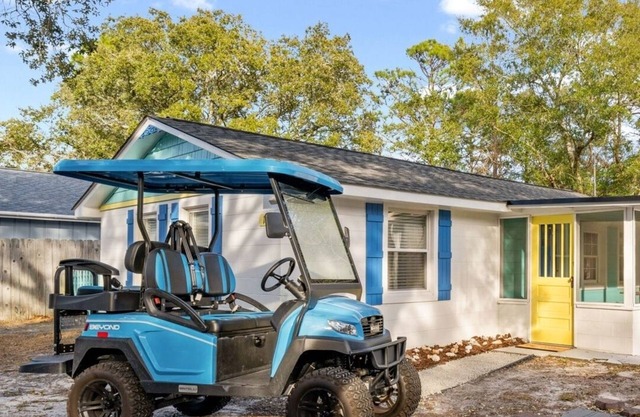 Escape to Sea-Clusionoki cottage. Roam the coast w/FREE GOLF CART
