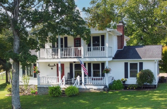 Escape to the countryside with the Farmhouse at Carmels Landing!