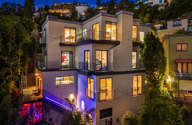 "Escape to the Hollywood Hills: Luxurious Retreat with Stunning Panoramic Views”
