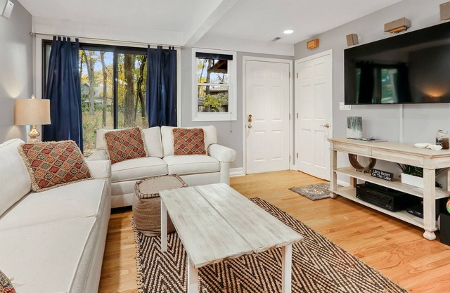 Escape to the Lake- Updated Abbey Springs Condo w/ Golf Cart!