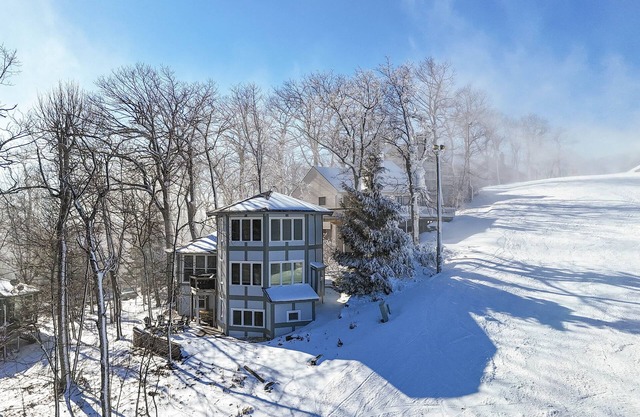 Escape to the Mountains! 4BR/4BA Retreat Perfect for Families, Adventure Awaits!