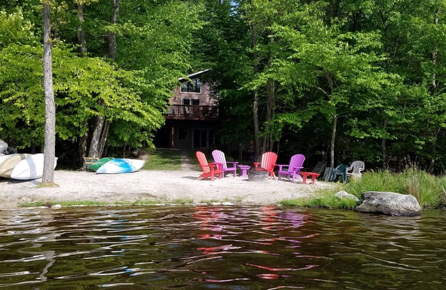 Escape To The Poconos! Spacious 5 Bedroom ON THE LAKE - Boats, Gameroom, Hot Tub