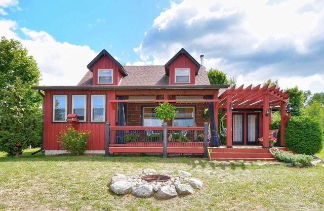 Escape to the Woods in the Ottawa Valley Pet Friendly