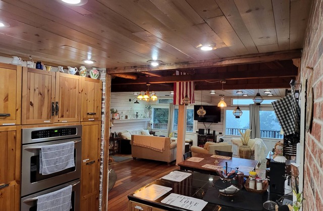 Escape to your cozy Cedarpines Park cabin, near Yaamava' fun!