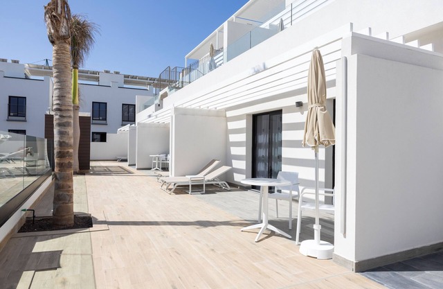 Esmeralda Cotillo Homes by LIVVO