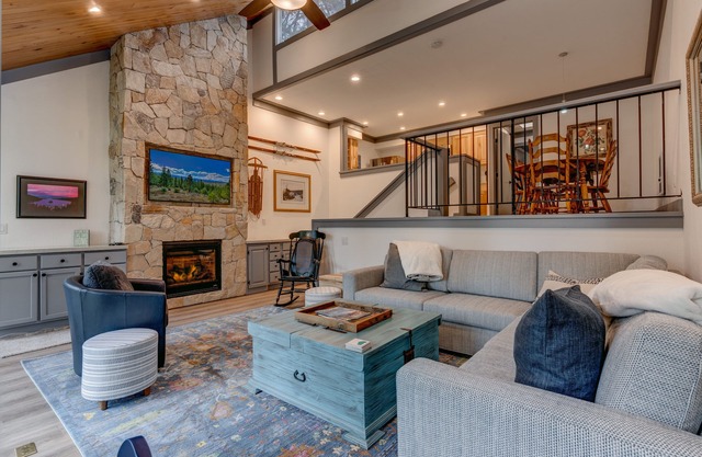 Esperanzas Lakeside Retreat: 3 BR, 2 BA Condominium in Tahoma, Sleeps 6