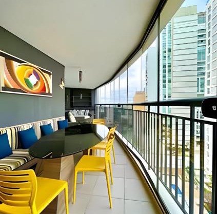 ESPLÊNDiDO, apto com suíte, ar cond, e garagem!