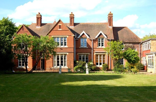 Essential, downstairs with bath & kitchenette