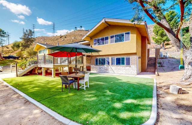 Estate - Private Solar-Heated Pool & Pool House