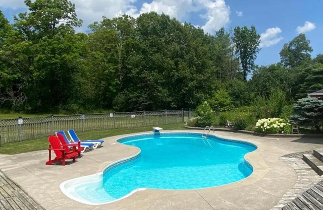 Estate ~ Swimming Pool ~ Games ~ Kawartha Lakes