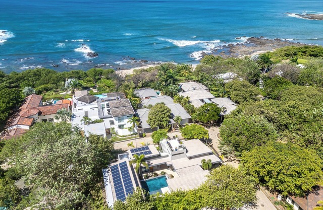 Estrella del Mar – Stylish Modern Villa, Walking Distance to the Beach.