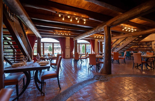 Etna Quota Mille Boutique Hotel, Typical Sicilian Food & Wine
