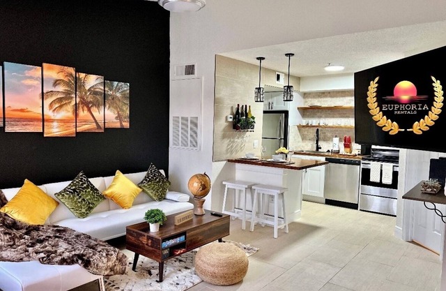 Euphoria King Suite -Luxury Getaway near Disney B