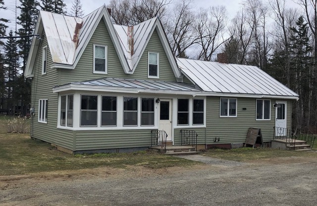 Eustis Village Camp - Snowmobiling, Fishing, Hunting, Skiing Sugarloaf