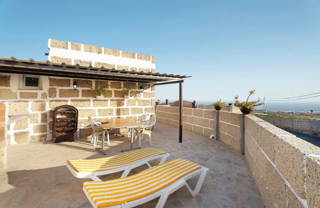 'Eva' with Sea View, Private Terrace and Wi-Fi