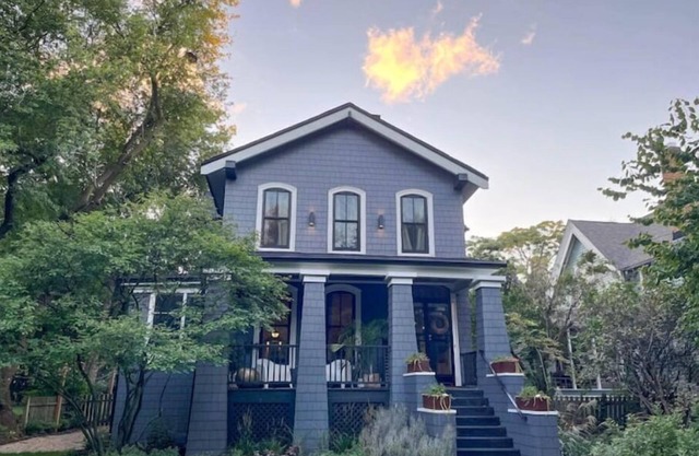 Evanston Historic Italianate - Walk to the Beach, 20 min to downtown Chicago!