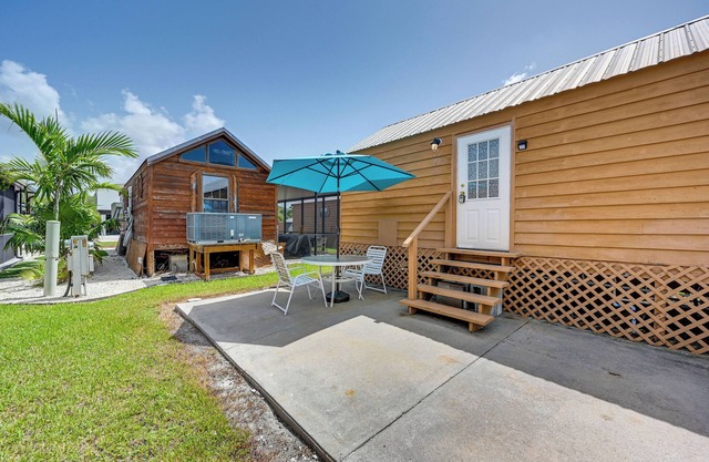 Everglades Rental Trailer Cabin w/ Boat Slip!