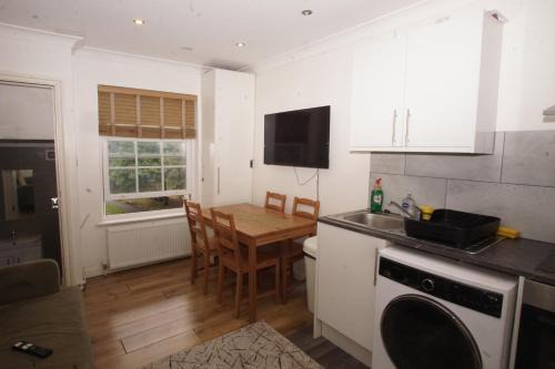 Evergreen Apartments-Flat 4, London