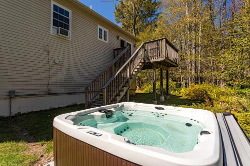 Evergreen Escape Hot Tub Game Room Fire Pit