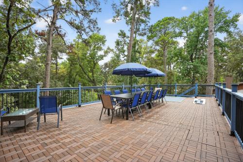 Evergreen Estate with Rooftop Balcony & Games home