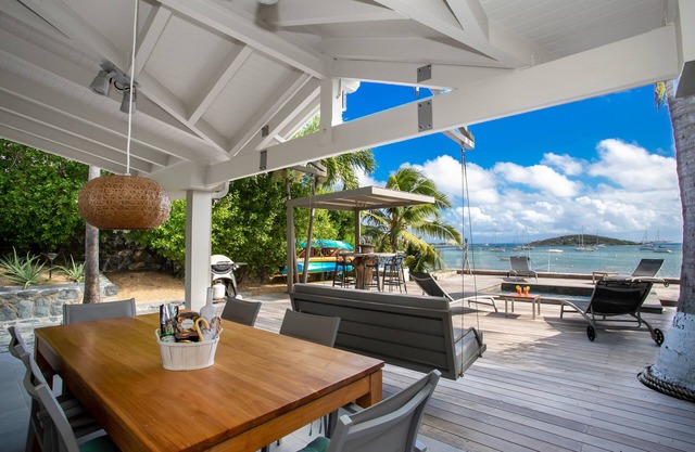 every morning turn your dream into reality in front of Pinel Island