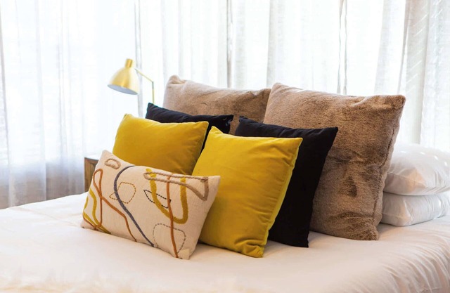 Every Room Has Bath! Walk 12 South & 8th Ave! Modern Group Haven, Publix!