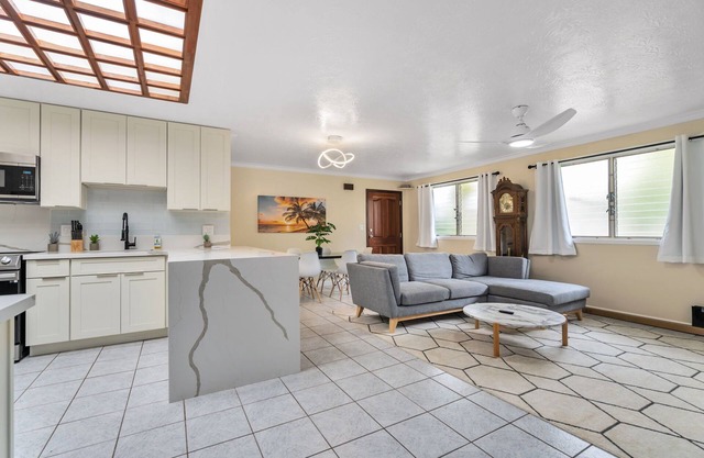 Ewa Beach 2BR - Upto 4, WiFi, A/C + Walk to Ocean