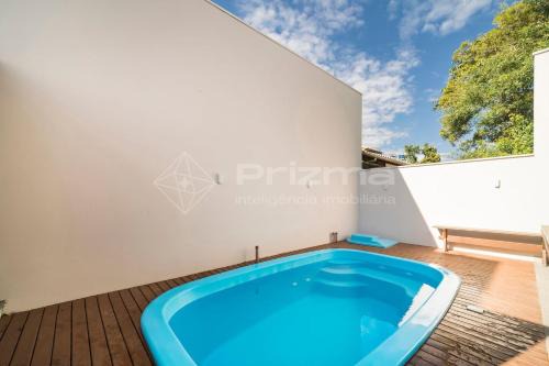 Excelente duplex geminado na Praia de Mariscal.