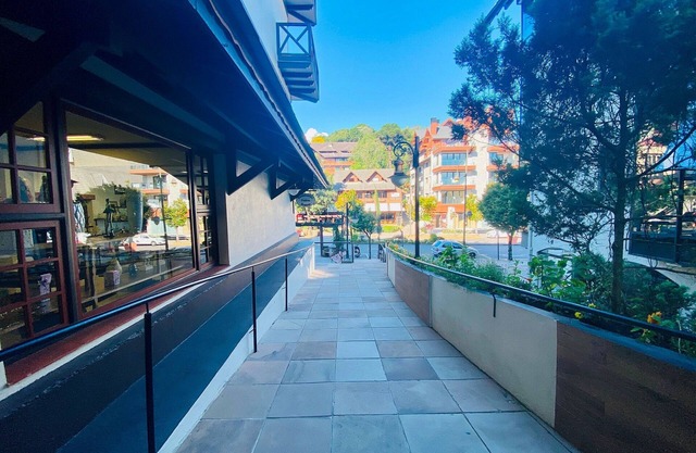 EXCELENTE OPÇAO - 03 quadras RUA COBERTA