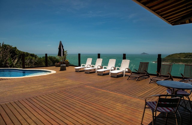 Excellent Beach House, in João Fernandes overlooking Praia Brava