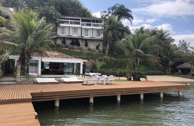 Excellent condominium house with private beach